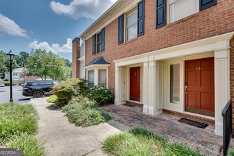 58 Mt Vernon Cir in Dunwoody, GA - Building Photo - Building Photo