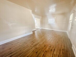 243 Valleywood Dr in Toledo, OH - Building Photo - Building Photo