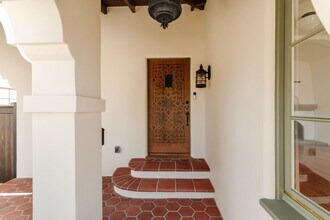 1739 S Ogden Dr in Los Angeles, CA - Foto de edificio - Building Photo