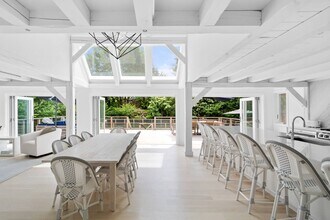 27 Montauk Hwy in East Hampton, NY - Building Photo - Building Photo