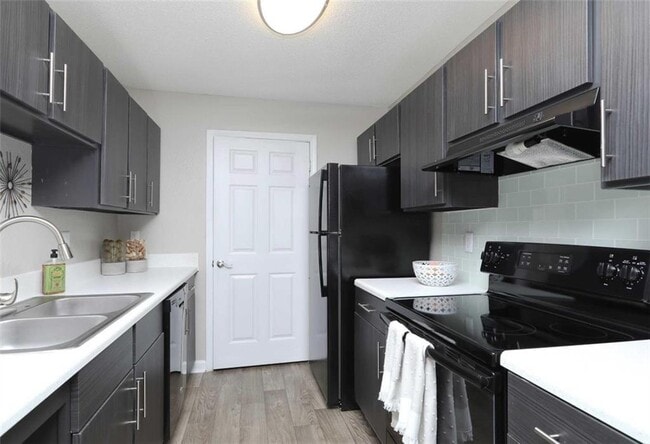 9200 Roberts Dr in Atlanta, GA - Building Photo - Building Photo