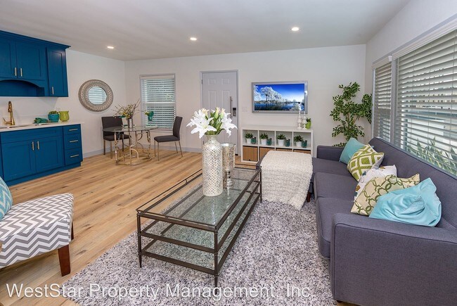 3911 E 8th St in Long Beach, CA - Building Photo - Building Photo