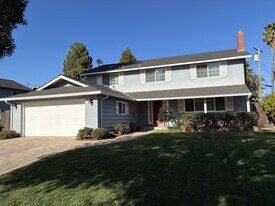 1074 Oaktree Dr in San Jose, CA - Building Photo