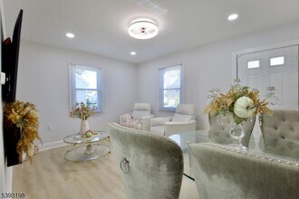 327 Roosevelt Ln in Kenilworth, NJ - Building Photo - Building Photo