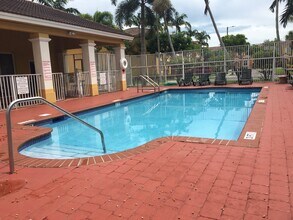 121 SE 7th Rd in Homestead, FL - Building Photo - Building Photo