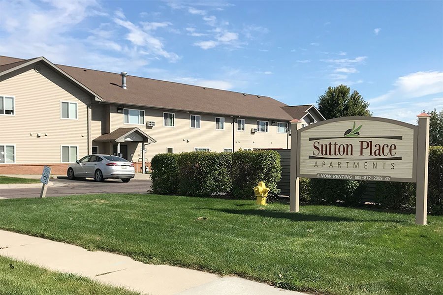 SUTTON PLACE APARTMENTS in Yankton, SD - Foto de edificio