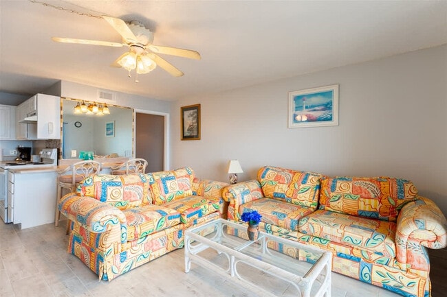 8743 Thomas Dr in Panama City Beach, FL - Foto de edificio - Building Photo