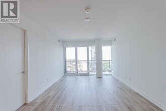 771-2771 Yonge St in Toronto, ON - Building Photo - Building Photo