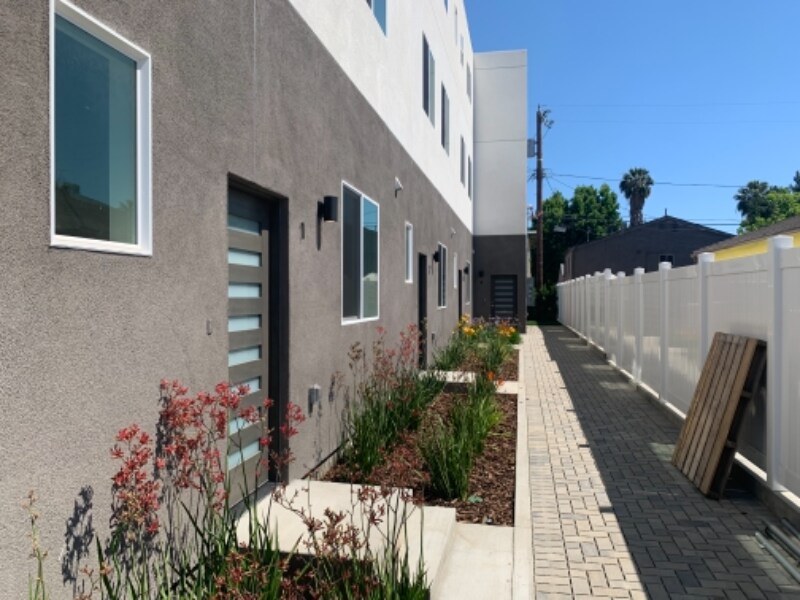 11472 Albers St in Los Angeles, CA - Building Photo