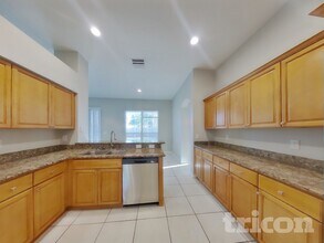 28634 Hanging Moss Loop in Zephyrhills, FL - Building Photo - Building Photo