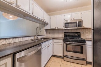 1411 Gracy Farms Ln in Austin, TX - Building Photo - Building Photo