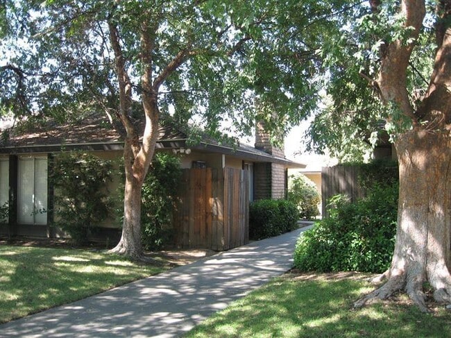 property at 5707 N Valentine Ave