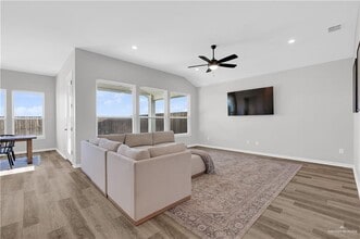 25 Belle Ct in McAllen, TX - Building Photo - Building Photo