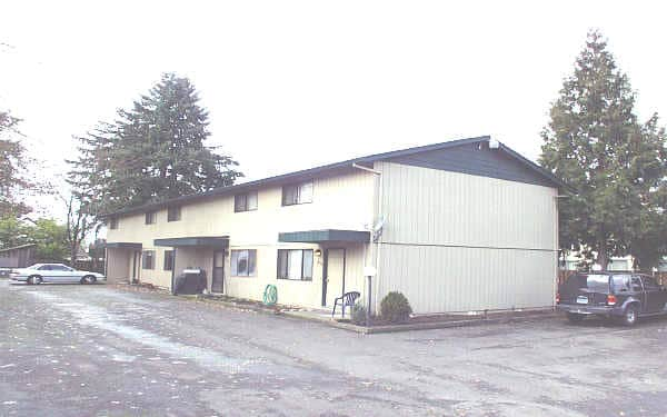 Brentwood Townhomes in Canby, OR - Building Photo - Building Photo