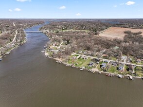 2916 Oakwood Ave in McHenry, IL - Building Photo - Building Photo