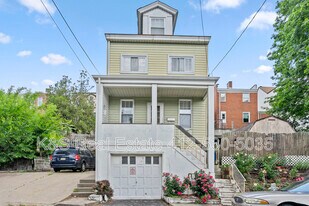 2721 Berg St in Pittsburgh, PA - Building Photo