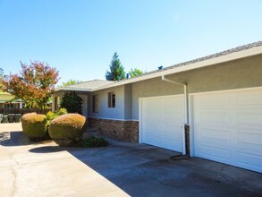 2739 57th St in Sacramento, CA - Foto de edificio - Building Photo