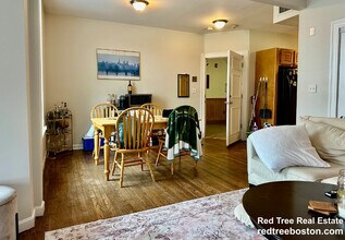 1942 Beacon St, Unit 1 in Boston, MA - Building Photo - Building Photo