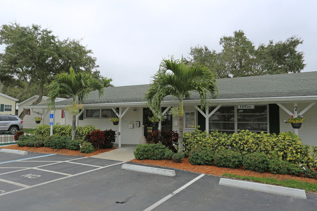 Sun Retreats Fort Myers Beach in Ft. Myers, FL - Building Photo