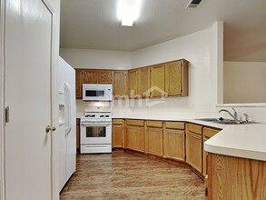 3806 Evinrude Dr in Rowlett, TX - Foto de edificio - Building Photo