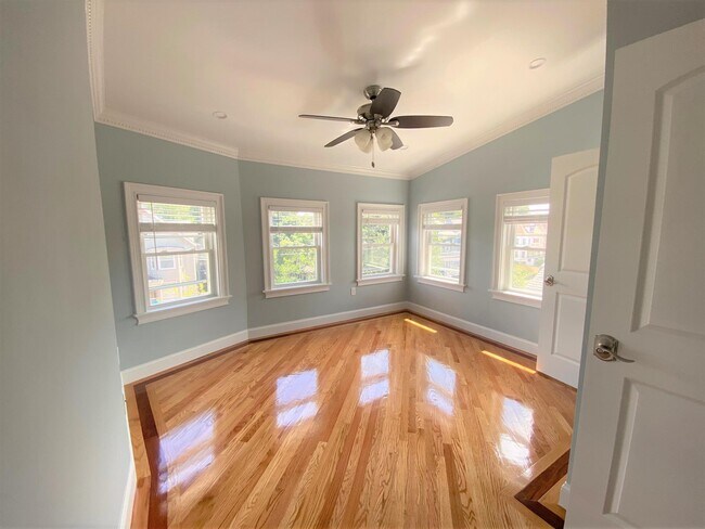 66 Dudley St, Unit 3 in Medford, MA - Foto de edificio - Building Photo