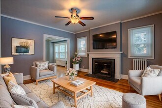 913 Alter Rd in Detroit, MI - Building Photo - Building Photo