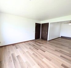 Sunset Lane Apartments in Waunakee, WI - Foto de edificio - Building Photo