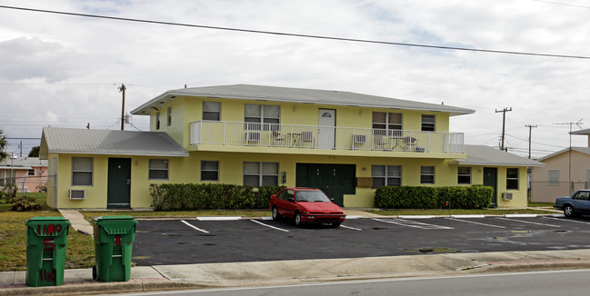 1110 Blue Heron Blvd in Riviera Beach, FL - Building Photo - Building Photo