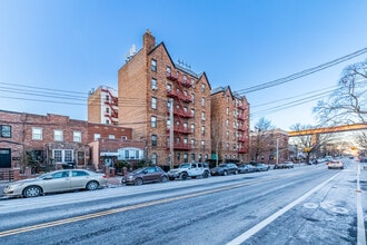 23-06 21st St in Long Island City, NY - Building Photo - Building Photo