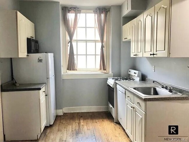 517 E 77th St in New York, NY - Building Photo - Building Photo