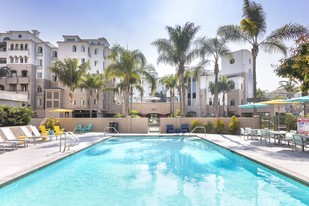 La Jolla Crossroads Apartments