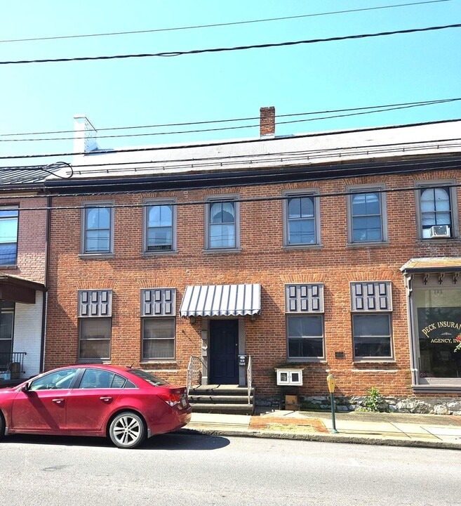 203 Lincoln Way E in McConnellsburg, PA - Building Photo