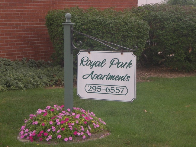 7146 Harding St, Unit 101 in Taylor, MI - Foto de edificio - Building Photo