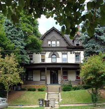 302 S Fairmount St in Pittsburgh, PA - Building Photo - Building Photo