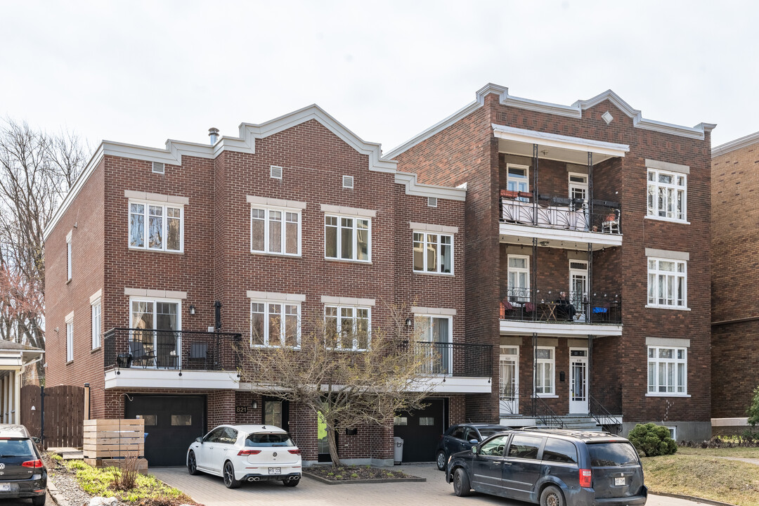 827 Sainte Foy Ch in Québec, QC - Building Photo