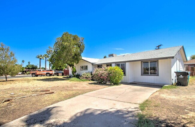 5657 N 39th Ave in Phoenix, AZ - Building Photo - Building Photo
