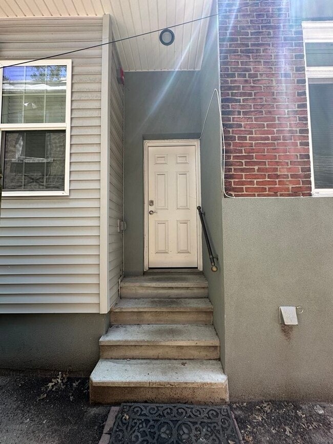 3809 Baring St, Unit 1B - Room 1 in Philadelphia, PA - Building Photo - Building Photo