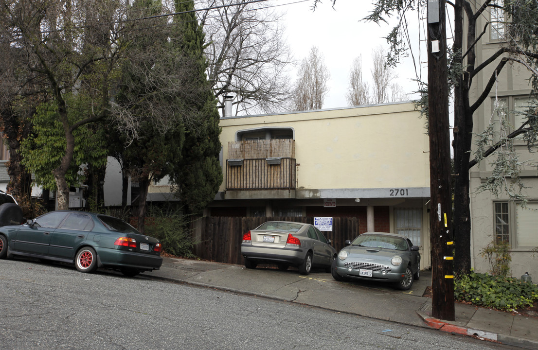 2701 Ivy Dr in Oakland, CA - Building Photo