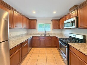 8687 San Vicente St in San Diego, CA - Building Photo - Building Photo