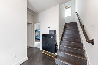 2210 Lou Ellen Ln in Houston, TX - Building Photo - Building Photo