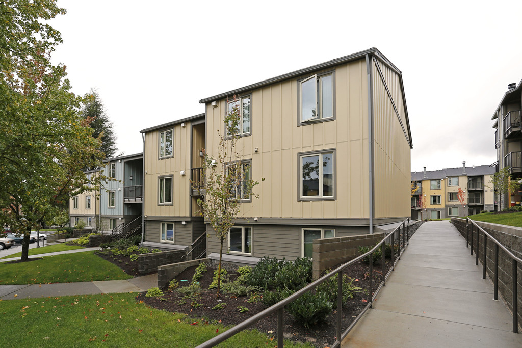 Easton Ridge Apartments in Clackamas, OR