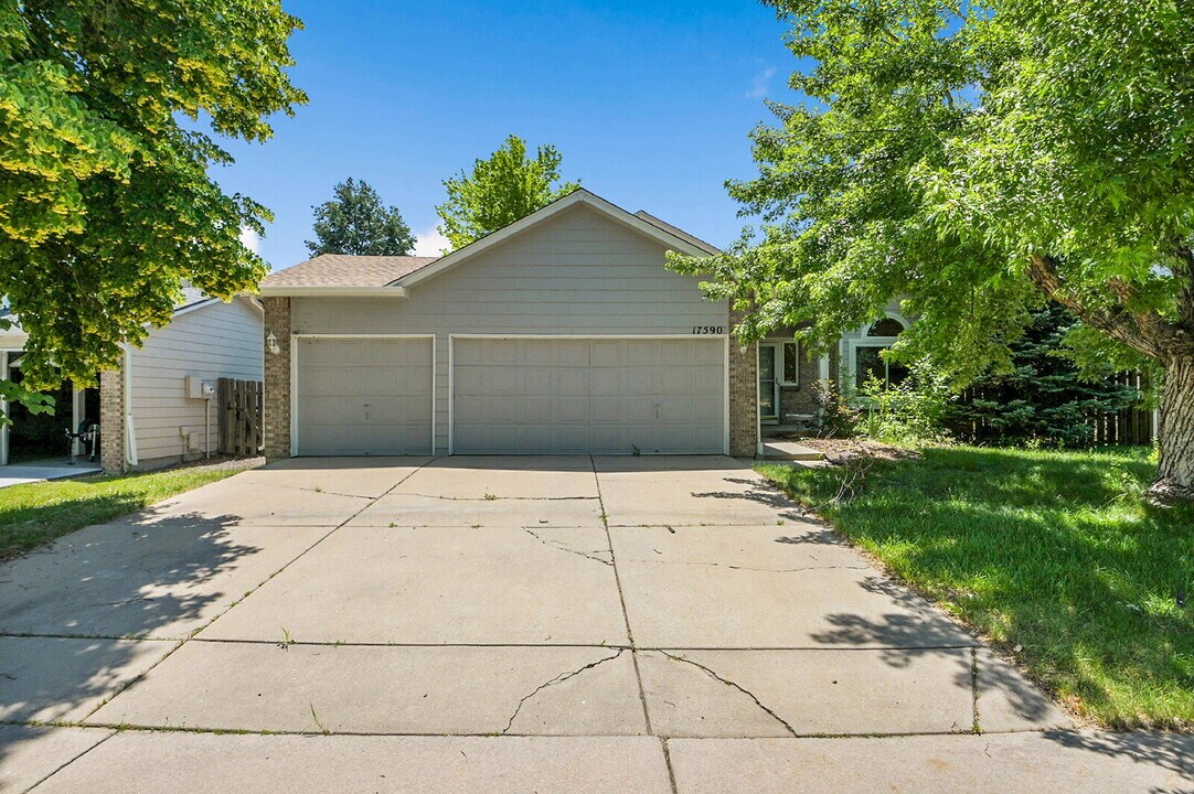 17590 E Baker Pl in Aurora, CO - Building Photo