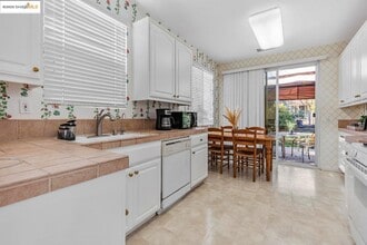 197 Summerset Dr in Brentwood, CA - Building Photo - Building Photo