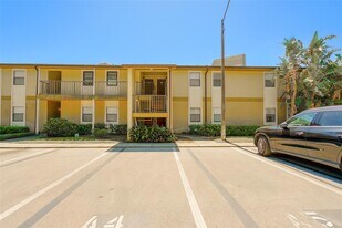 12293 Sailwinds Dr in Largo, FL - Building Photo