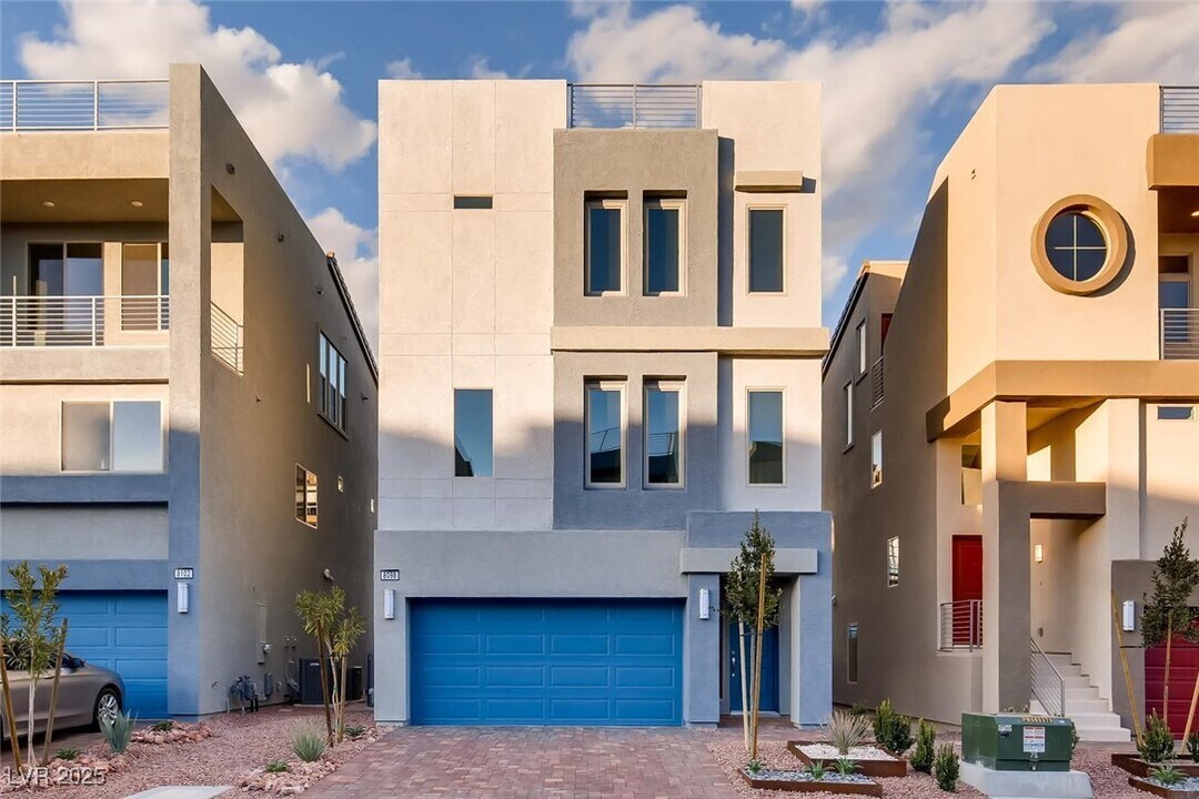 8098 Misty Canyon Ave in Las Vegas, NV - Building Photo