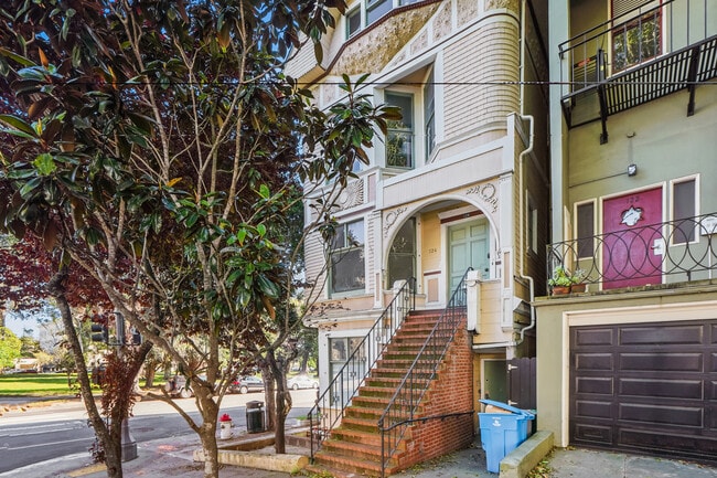 124 Lyon St, Unit 126, Unit 126