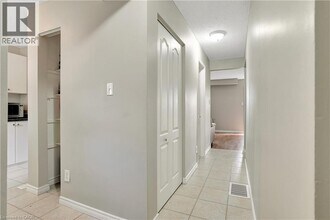 175 Cedar St in Cambridge, ON - Building Photo - Building Photo