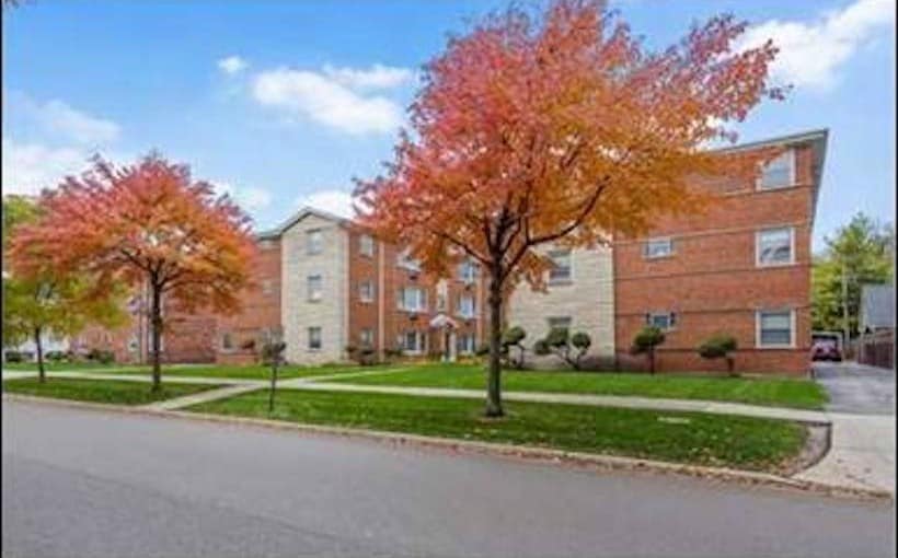 Kensington Manor in La Grange, IL - Building Photo