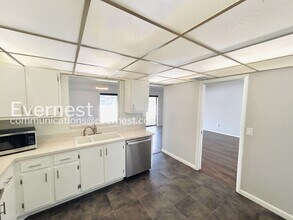 7516 S Sanibel Cir in Temple Terrace, FL - Building Photo - Building Photo