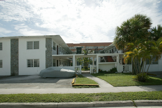 5730 NW 38th St in Miami, FL - Building Photo - Building Photo